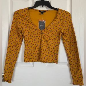 Forever 21 V-Neck Knitted Floral Scallop-Edge Long Sleeve Tee